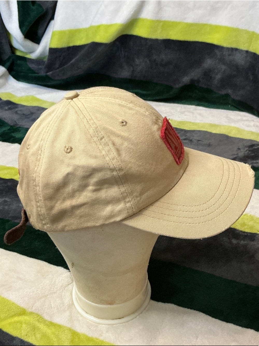 Abercrombie Beige Baseball Cap with Red Patch - Picture 2 of 11